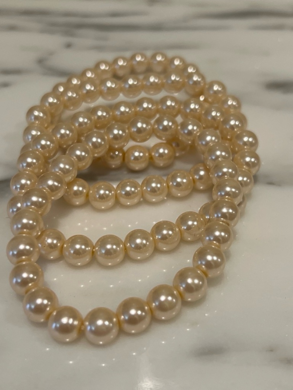 Set of 4  Faux Pearl stretch bracelets- Elegant Women Jewelry